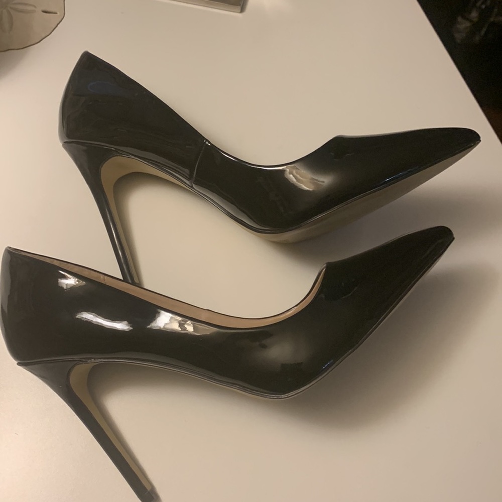 Black Patent leather pumps. - Picture 4 of 4